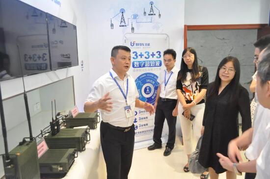 國家工信部無線電管理局、福建省工信廳等領導一行蒞臨北峰通信參觀指導